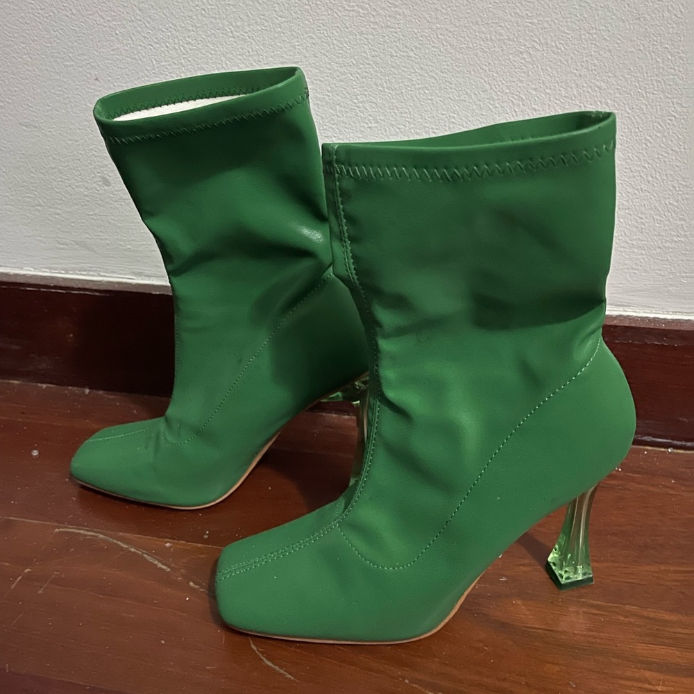 Mixx green patent leather boots with transparent heel
